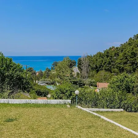 Pine Needle Nest With Amazing Views, Fourka Beach Hébergement de vacances
